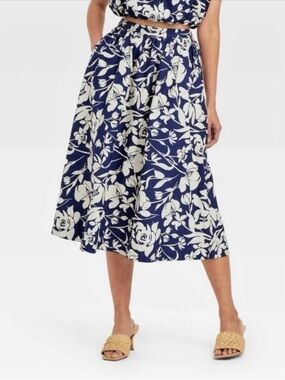 EUC! A New Day Floral A-Line Midi Skirt - Navy & White
Worn once!